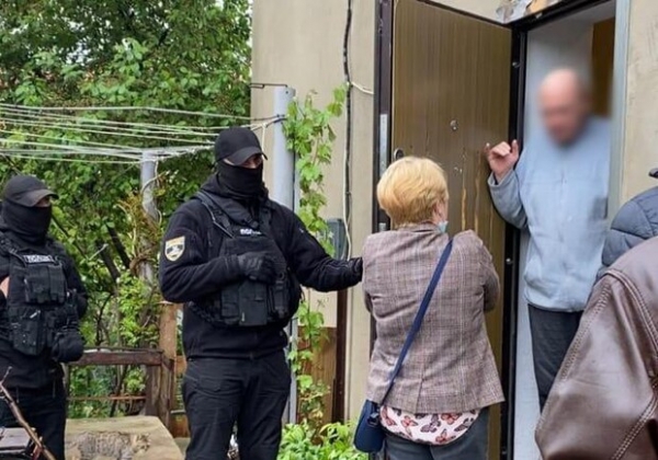 Занятия с логопедом: в Одесской области супруги развращали маленьких детей 