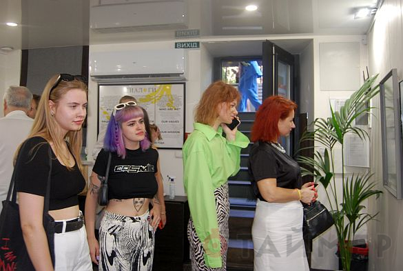 «Правда внутри»: выпускница Грековки устроила сюрреалистическую выставку 