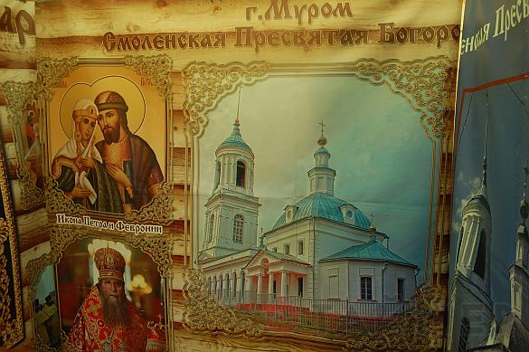 Одесский монастырь устроил выставку икон, матрёшек и павловопосадских платков