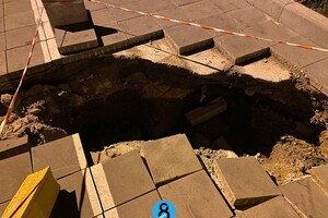 Не выдержала ливня: на Трассе Здоровья в Одессе снова обвалилась часть эстакады