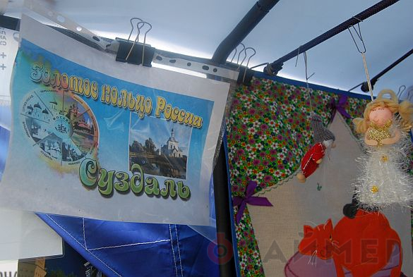 Одесский монастырь устроил выставку икон, матрёшек и павловопосадских платков