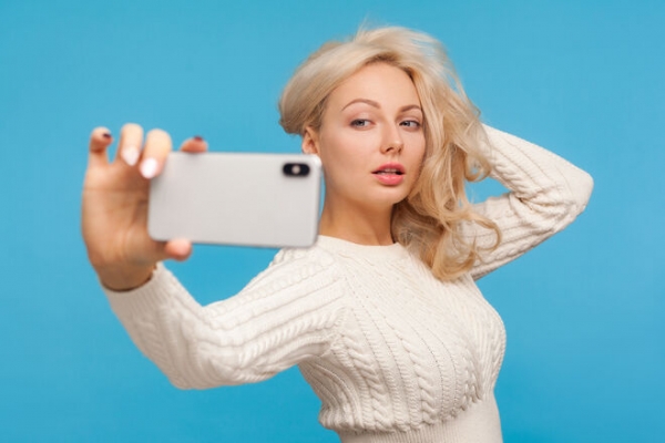 
OnlyFans запретит откровенный контент из-за давления банков
