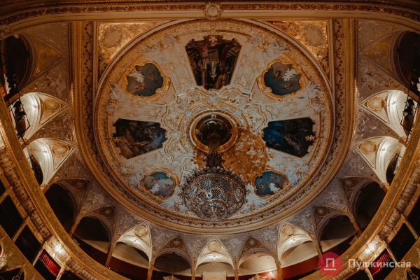 Айсберг искусства: большой фоторепортаж о блеске и подземных «тайнах» одесского Оперного театра