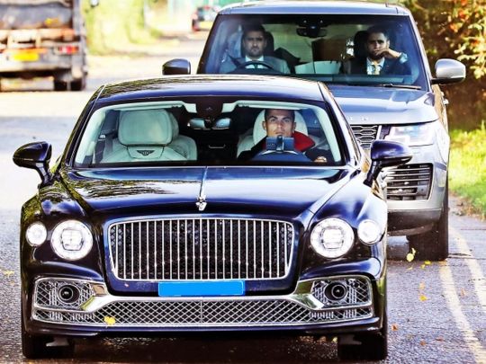 Водій Кріштіану Роналду на дорогому Bentley сім годин простояв на заправці