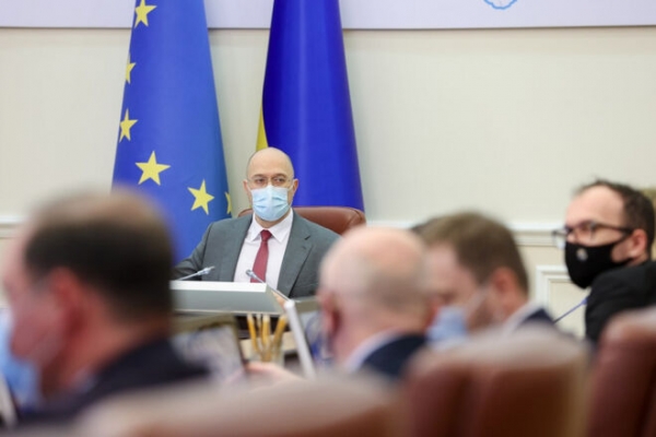 
Шмыгаль назвал дату, до которой нужно подать заявку для получения "тысячи Зеленского"
