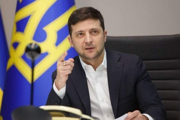 
Зеленский, который решил поставить под ружье всех женщин страны, до сих пор официально числится уклонистом на сайте Минобороны, – Галиев

