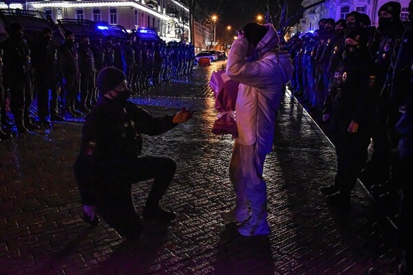 В Одессе нацгвардеец сделал предложение любимой прямо в Новогоднюю ночь