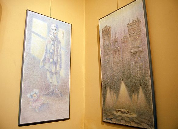 Одесский художник показал портреты прекрасных дам и натюрморты с кофемолками