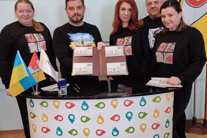 На одесском главпочтамте теперь можно купить марку "Русский военный корабль, иди...!"
