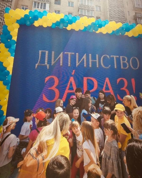 До сліз: ALEKSEEV присвятив зворушливу пісню українським мамам, які рятують своїх дітей під час війни