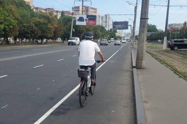 Как выглядят велодорожки на Люстдорфской дороге 