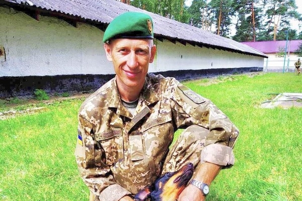 Маме погибшего пограничника из Одесской области вручили его посмертную награду "За мужество"