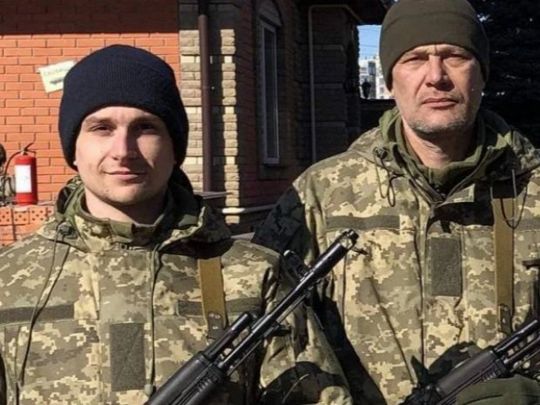 Батько накрив собою сина, щоб уберегти від уламків снарядів: подробиці загибелі Олега та Микити Хомюков під Бахмутом