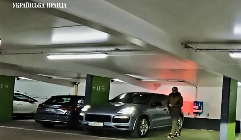 «Бенкет під час… війни»: як відпочивають і чим володіють представники української еліти у французькому Куршевелі (фото)