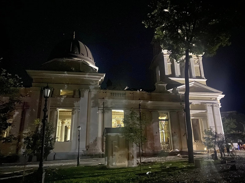 Ворог вдарив вночі по Одесі: одна людина загинула, 19 — отримали поранення