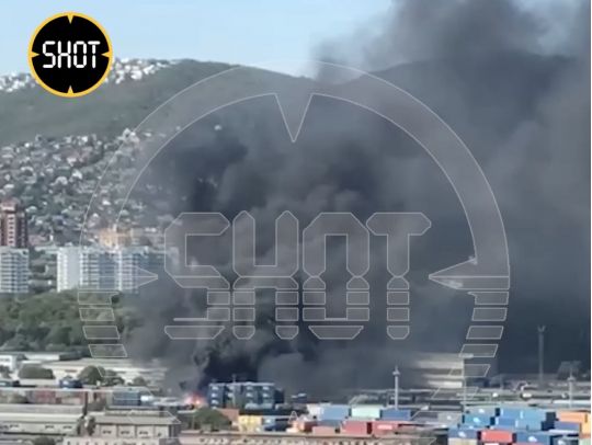 В порту Новоросійська спалахнула потужна пожежа (відео)