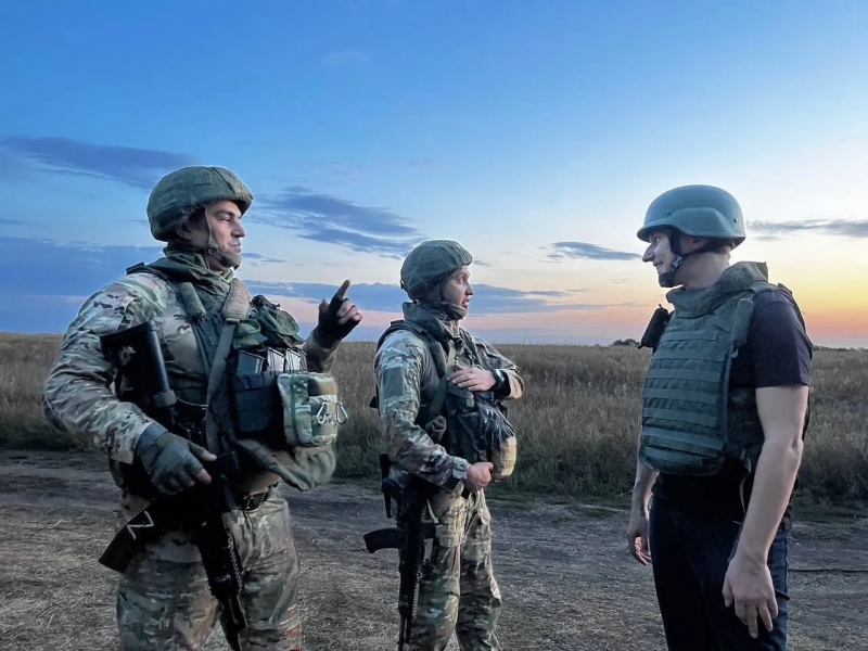 «Чарівне, але дуже страшне видовище»: шахіст-зрадник Карякін потрапив під ракетний обстріл на Запоріжжі (фото)
