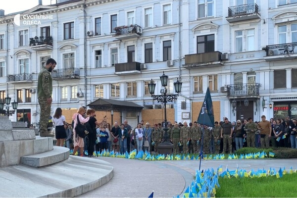 В День защитников и защитниц Украины в Одессе почтили память погибших Героев