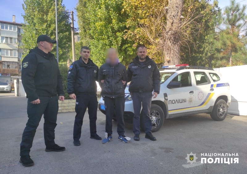 У Дніпрі хлопець вбив 47-річного чоловіка: поліція показала моторошне відео з кімнати, де сталася розправа