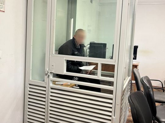 У Дніпрі хлопець вбив 47-річного чоловіка: поліція показала моторошне відео з кімнати, де сталася розправа
