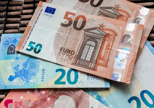 Курс валют в Украине 27 февраля 2024 года: сколько стоит доллар и евро